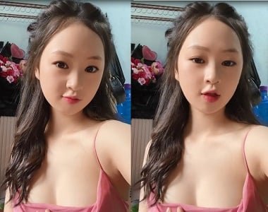Em gái mặc áo hồng kêu la vì đụ thích